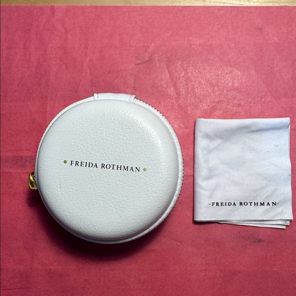 Freida Rothman: Necklace, Earrings, 2 Bracelets, Cleaning Cloth & Travel Case - Picture 2 of 9